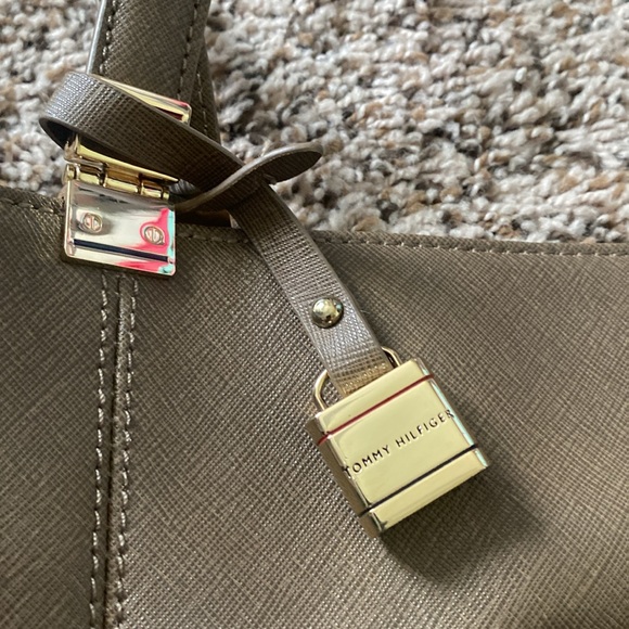 Tommy Hilfiger Large Tote Purse Shoulder Bag - Picture 3 of 12